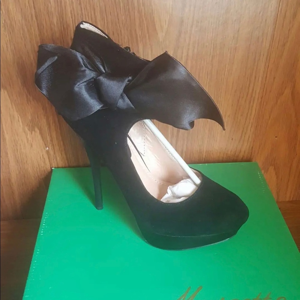 Women’s black Mascotte heels NIB